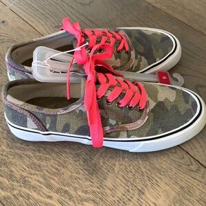NWT Mossimo Supply Co. Unique Camo Canvas Hot Pink Laces Sneakers Size 6